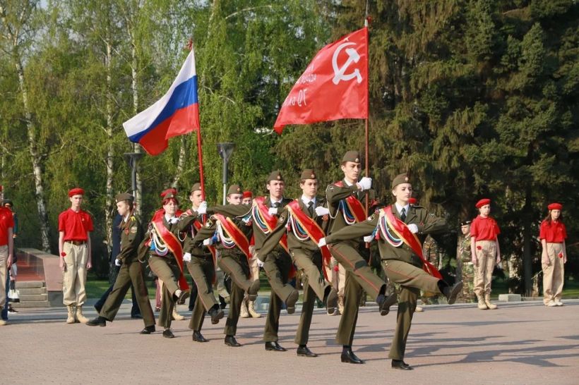 Возложение цветов к монументу ВОВ Фото:Олег Укладов