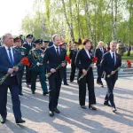 Первые лица Алтайского края возложили цветы к памятникам Великой Отечественной (фото)
