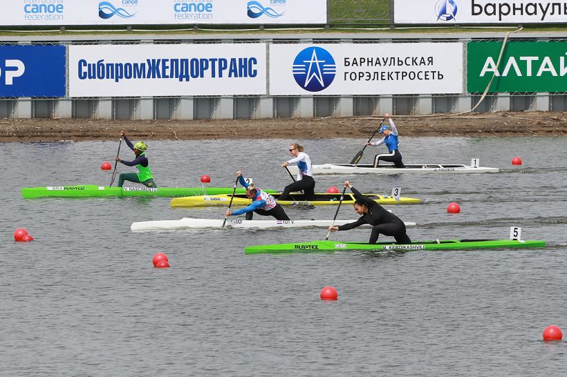 Спортсмены и заезды на втором этапе Кубка мира по гребле в Барнауле Фото:Олег Укладов