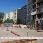 Следком возбудил дело после падения люльки с тремя рабочими на стройке в Новосибирске
