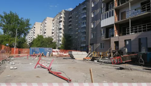 Следком возбудил дело после падения люльки с тремя рабочими на стройке в Новосибирске