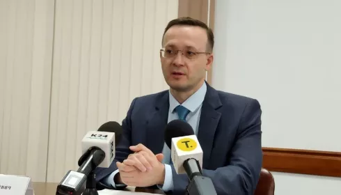 «Живот заболел?». Правительство обрушило шквал критики на главу алтайского минстроя из-за мусора