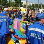 Два ребенка пострадали на лопнувшем надувном батуте в Барнауле. Следком возбудил уголовное дело