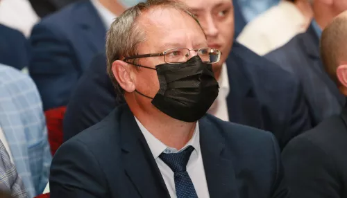 Бийские депутаты решили не торопиться с отставкой мэра Студеникина
