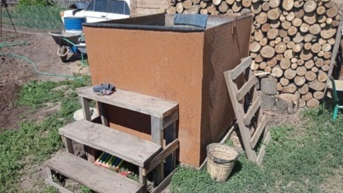 Двухлетний малыш утонул в баке с водой в алтайском селе - Толк 11.06.2021