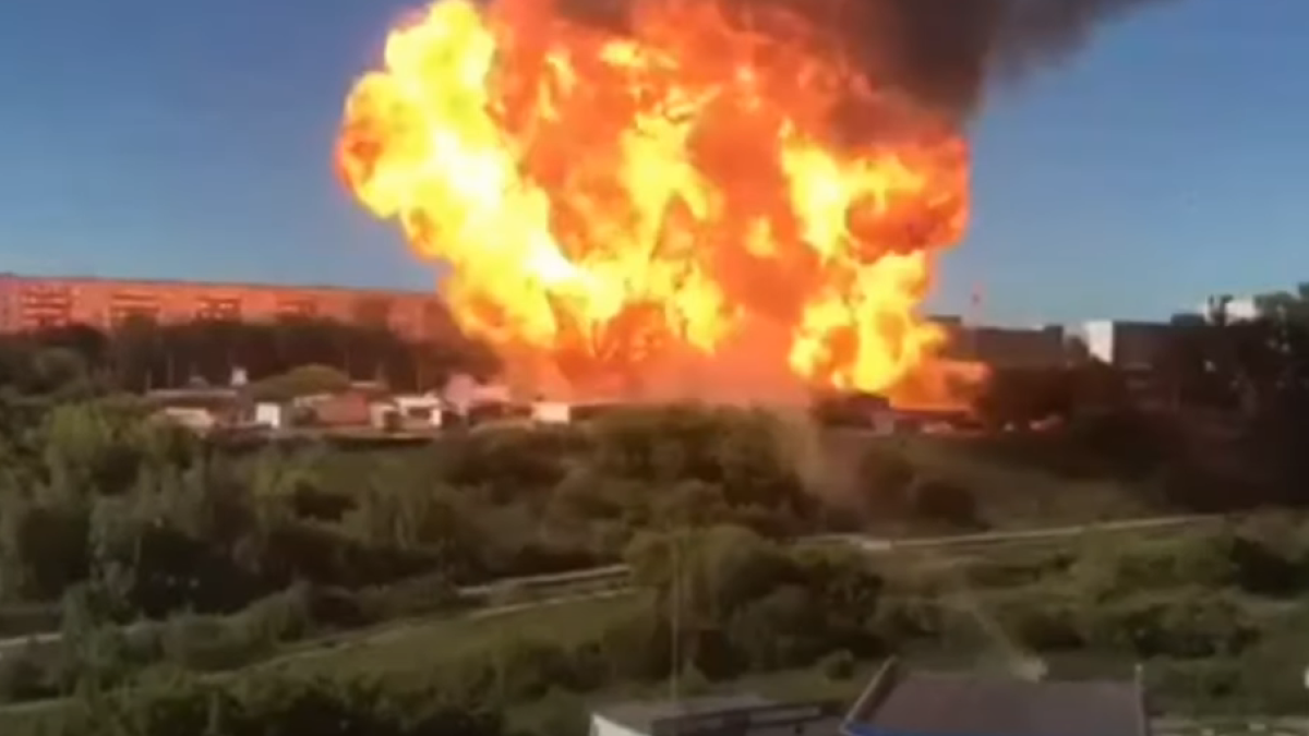 Пожар и взрыв на газовой заправке в Новосибирске