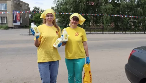 Алтайские справедливороссы устроили бесплатную раздачу молока