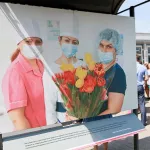 Спасающие жизни. Фоторепортаж с открытия выставки в честь медиков в Барнауле