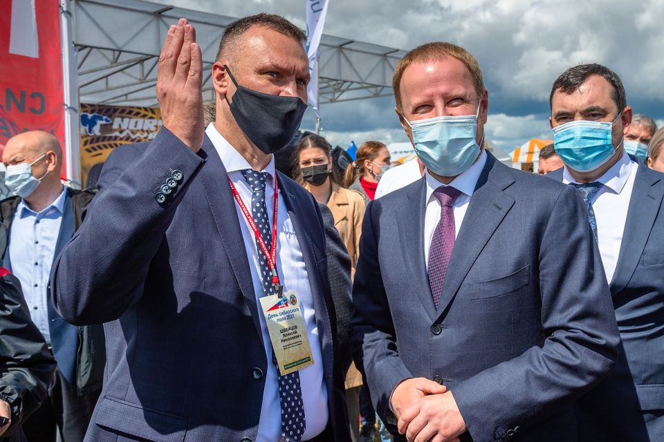 Виктор Томенко и Алексей Швейцов на агрофоруме «День сибирского поля – 2021»