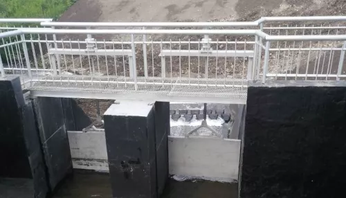 На алтайском озере Белом завершили строительство дамбы