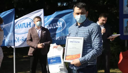 Алтай-Кокс наградил работников ко Дню металлурга