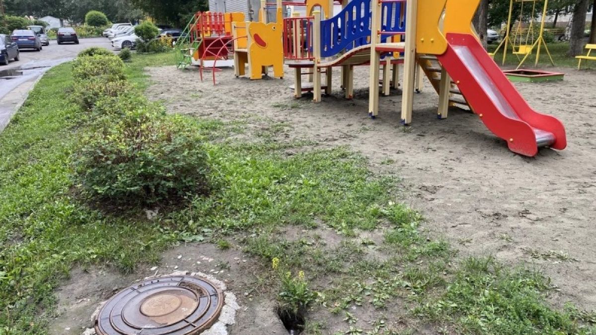 Двор с нарушениями