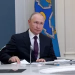 Путин подписал указы о единовременной выплате 10 тысяч рублей пенсионерам и военным