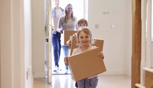 Более 700 семей на Алтае в этом году взяли ипотеку в Россельхозбанке