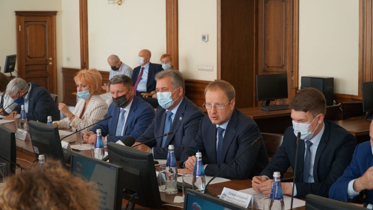 Обсуждение проекта программы алтайской «Единой России»