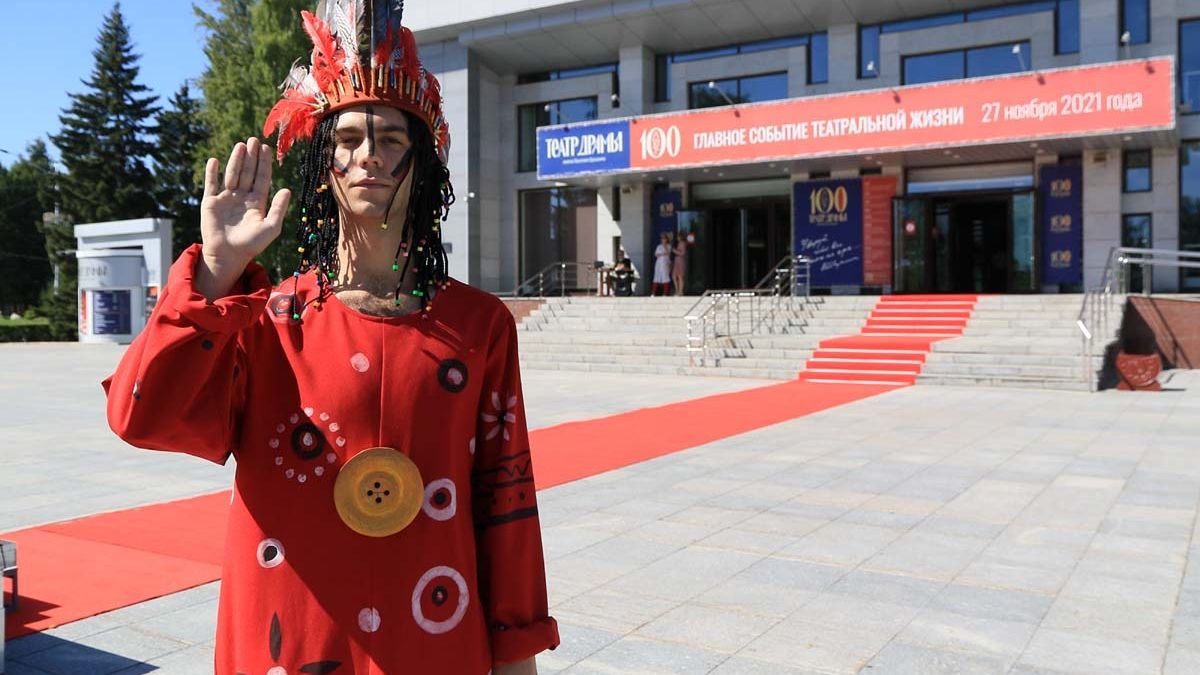 Выставка в честь 100-летия алтайского театра драмы
