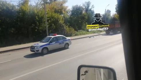 Сбивший насмерть трех женщин в Барнауле водитель КамАЗа получил девять протоколов за год