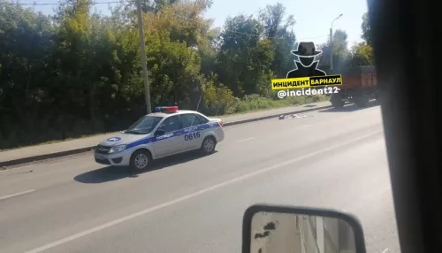 Водителя КамАЗа, который насмерть сбил женщин в Барнауле, взяли под стражу