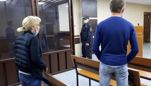 Жену и сына экс-чиновника Сергея Демина осудили за неуважение суда и угрозы ФСБ