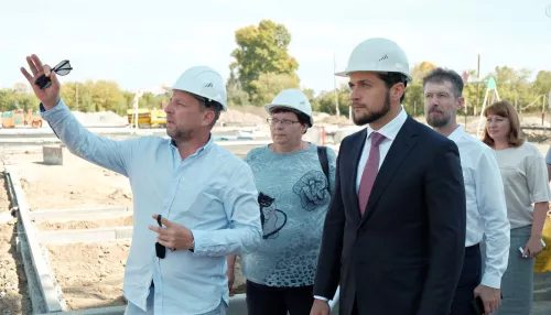 Строительство современной школы в алтайском селе завершат к концу 2021 года 