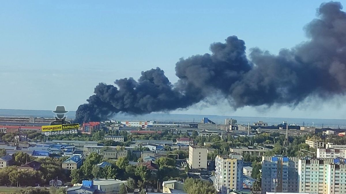 Пожар на трансформаторе шинного комбината в Барнауле