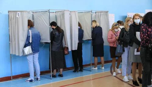 Более трети избирателей пришли на выборы в Алтайском крае к середине последнего дня голосования
