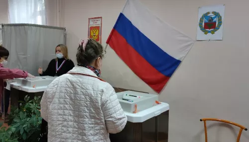 «Изо всех утюгов». Как жители Барнаула относятся к выборам и знают ли они кандидатов