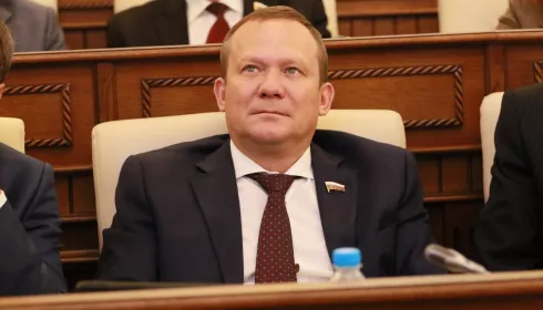 Не в Госдуму, так в Совфед. Алтайский парламент назначил сенатором единоросса Виктора Зобнева