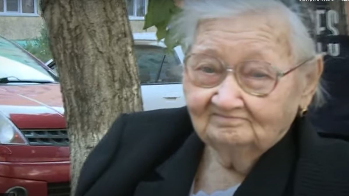 Анна Попова