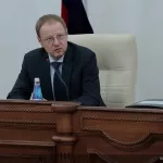 Губернатор Томенко заявил, что пройдет повторную вакцинацию от ковида даже с высоким уровнем антител