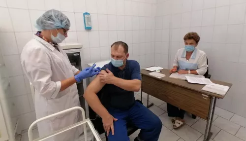 На «Алтай-Коксе прививают от гриппа, пневмококка и COVID-19  