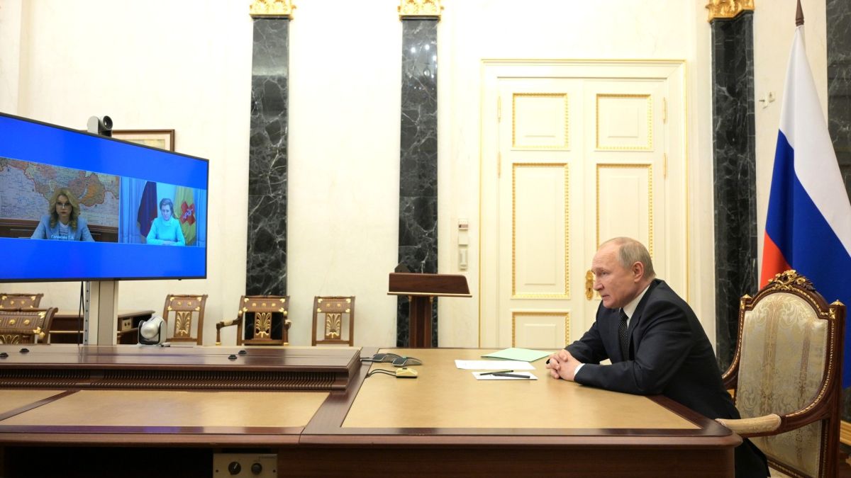 Онлайн-конференция Владимира Путина с вице-премьером Татьяной Голиковой и главой Роспотребнадзора Анной Поповой 