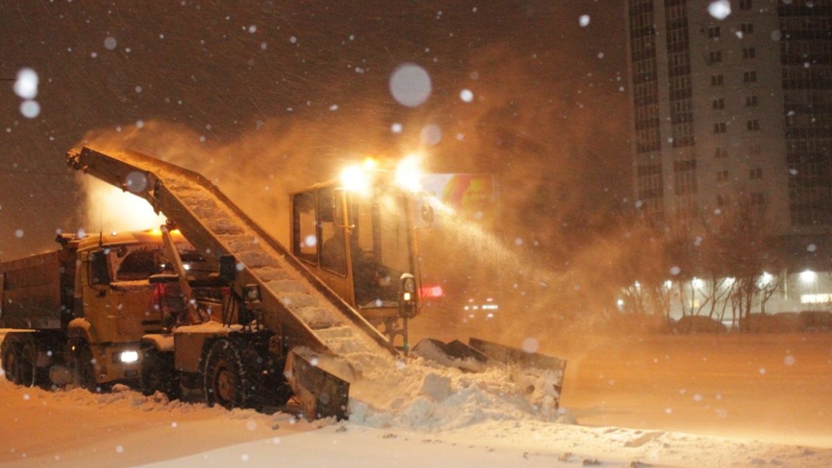 Уборка снега в Барнауле