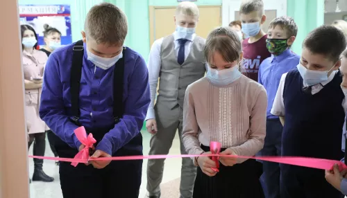 Благодаря программе «Стальное дерево» в школе Заринска появилась сенсорная комната