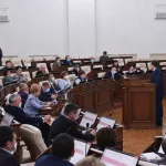 «Нужно включать мозг». Алтайские депутаты устроили бурные дебаты по закону о QR-кодах