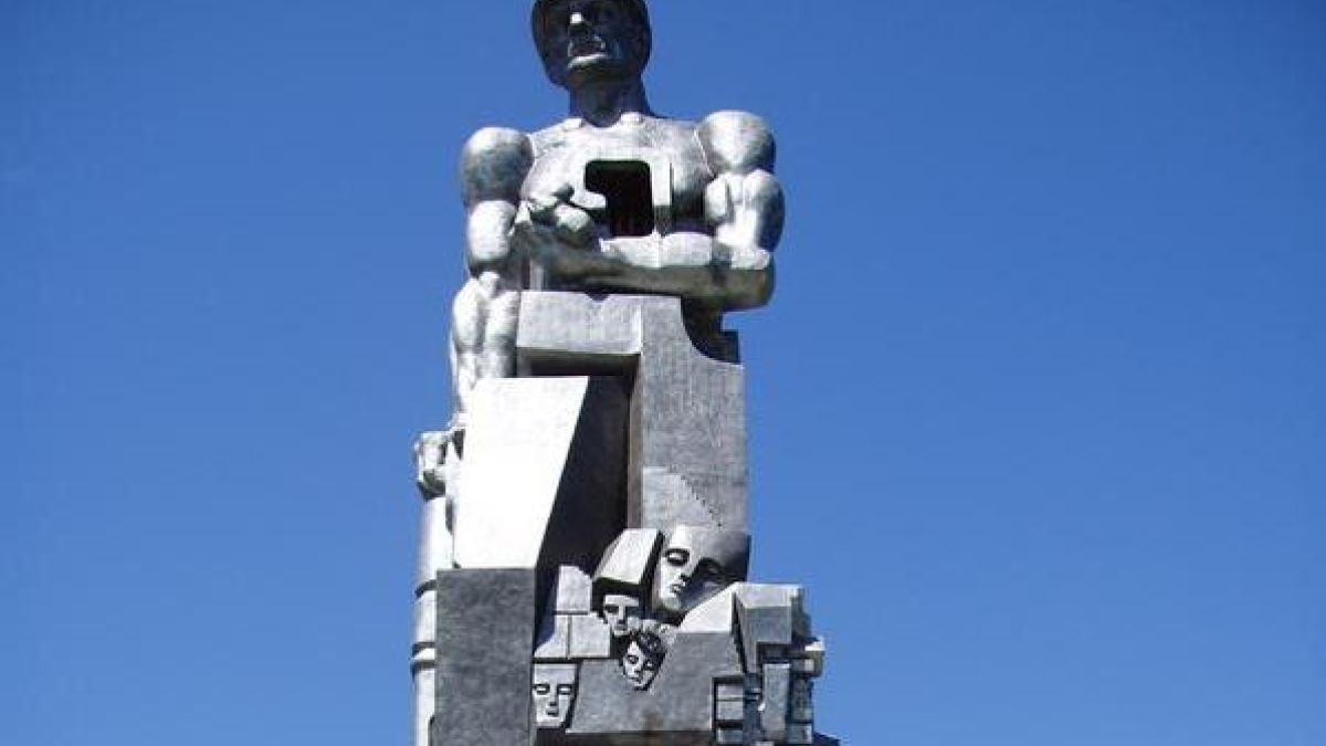 Памятник шахтерам Кузбасса