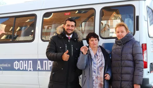 Пассажирский микроавтобус подарили Ельцовскому району для «культурных путешествий»