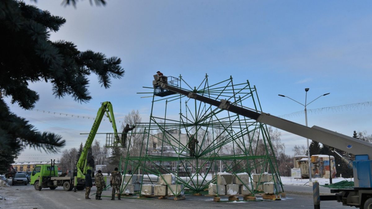 Строительство новогоднего городка