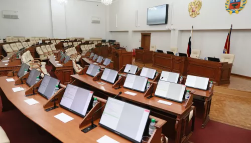 Алтайские коммунисты бойкотировали голосование за федеральный закон о введении QR-кодов