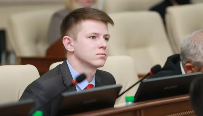Лидером барнаульских коммунистов стал 24-летний Александр Волобуев
