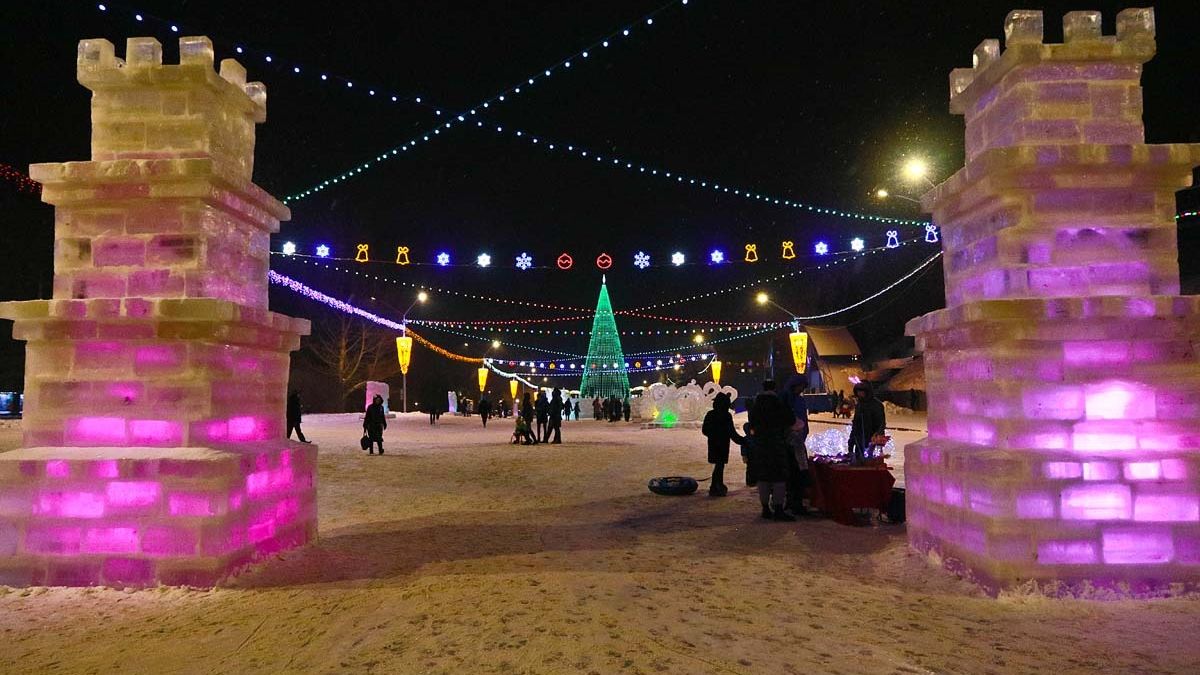 Площадь Сахарова. Новогодний городок