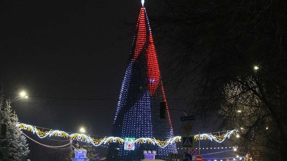 Площадь Сахарова. Новогодняя елка
