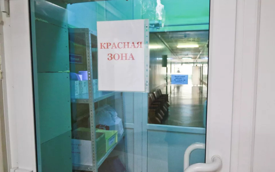 Алтайский минздрав не фиксирует оттока медиков после отмены ковидных выплат