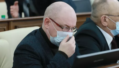Депутат АКЗС Малинкович предложил переименовать ВИЧ в биооружие