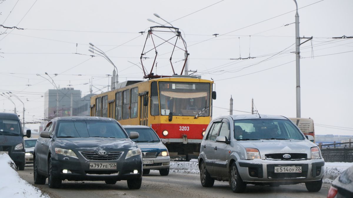 Общественный транспорт в Барнауле. Мост на Новом рынке