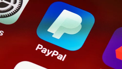 Платежная компания PayPal временно остановила работу в России