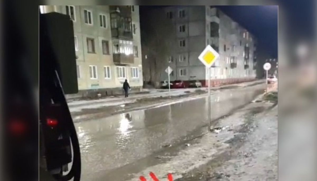 Рубцовск автовокзал 2014. Рубцовск алтайский край вокзал. Рубцовск новоалтайск. Памятник на вокзале рубцовск пассажиру. Город рубцовск вокзал.