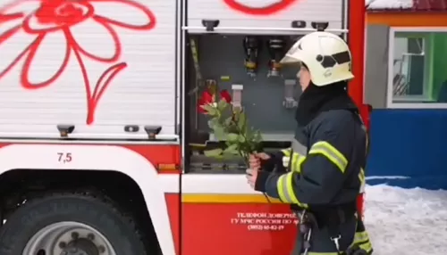 Барнаульские пожарные сняли ролик в честь 8 Марта
