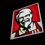 Владелец KFC объявил о приостановке работы ресторанов быстрого питания в России