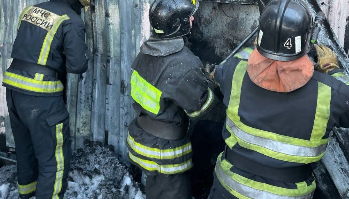 Эвакуация из газы. Пожар фото. Пожар в помещении. Пожар в доме. Пожарный МЧС.